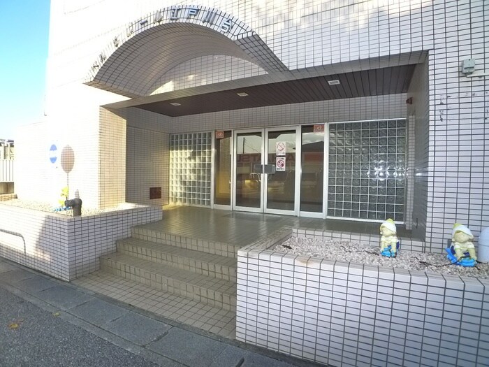 物件外観写真2　(エントランス部分)