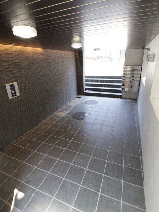 物件外観写真5　(エントランス部分)