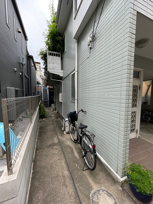 物件外観写真3　(エントランス部分)