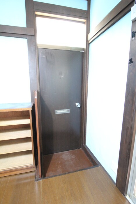 物件内観写真16　(玄関)