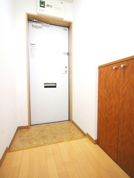 物件内観写真16　(玄関)