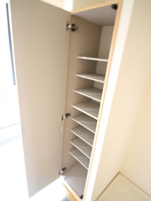 物件内観写真15　(靴箱)