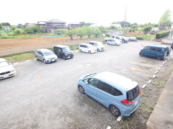 物件外観写真5　(駐車場)