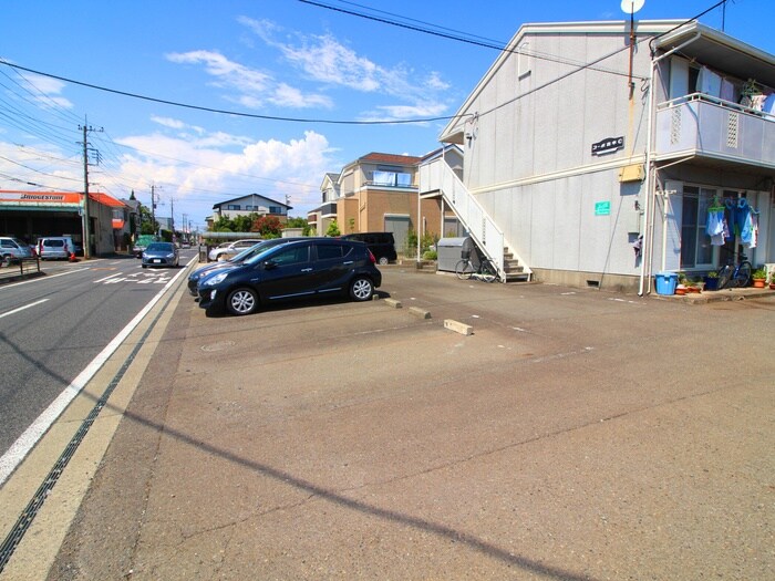 物件外観写真2　(駐車場)