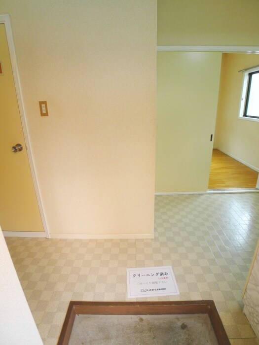 物件内観写真4　(玄関)