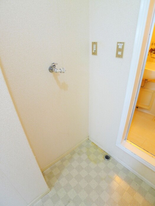 物件内観写真13　(洗濯機置場)