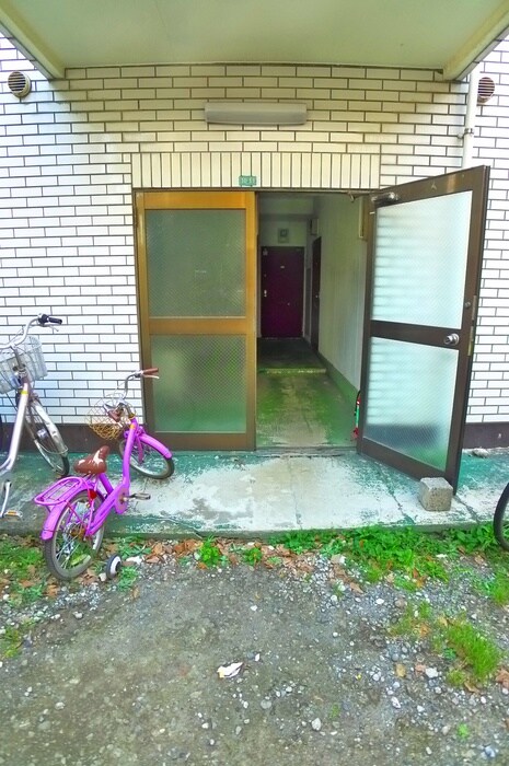 物件外観写真4　(エントランス部分)