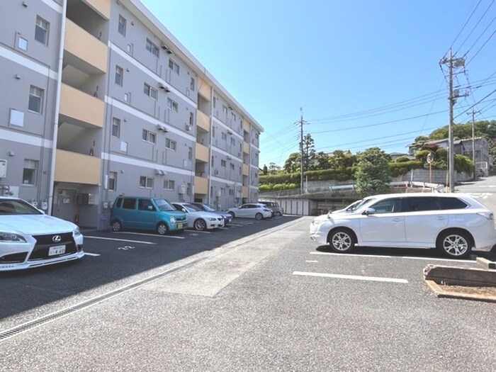 物件外観写真2　(駐車場)