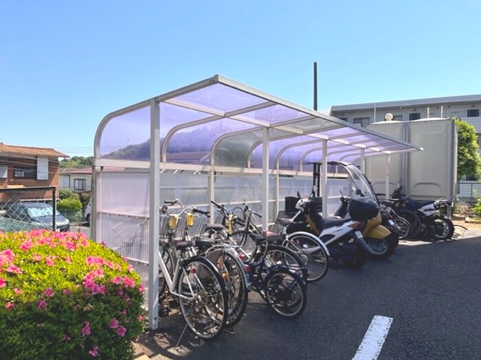 物件外観写真3　(駐輪場)