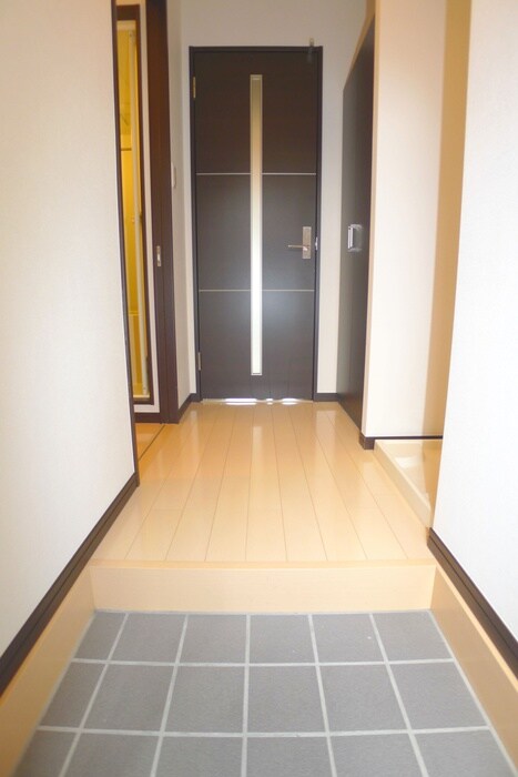 物件内観写真7　(玄関)
