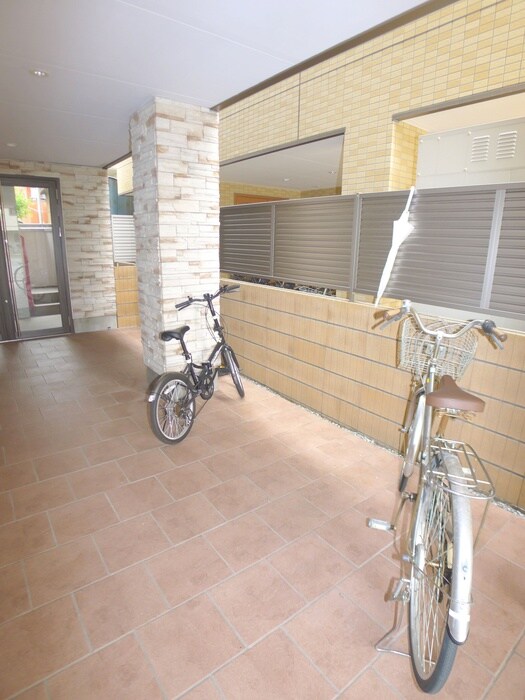 物件外観写真3　(駐輪場)