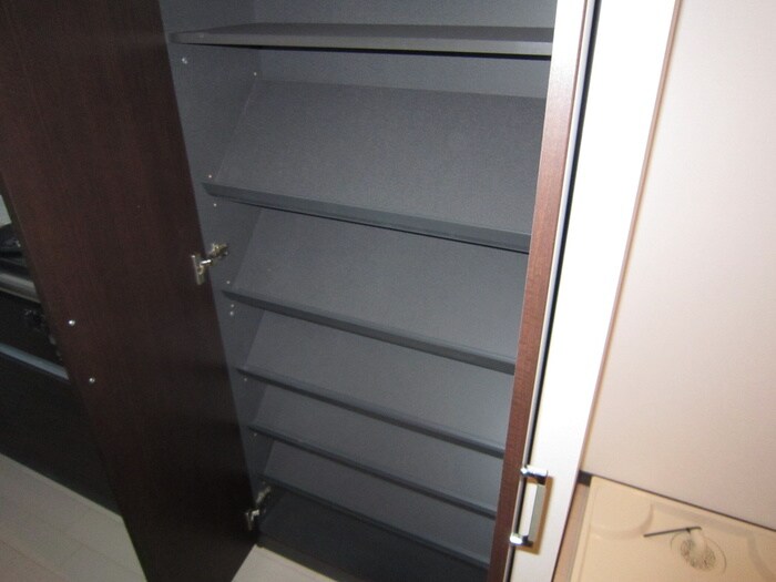 物件内観写真16　(玄関)