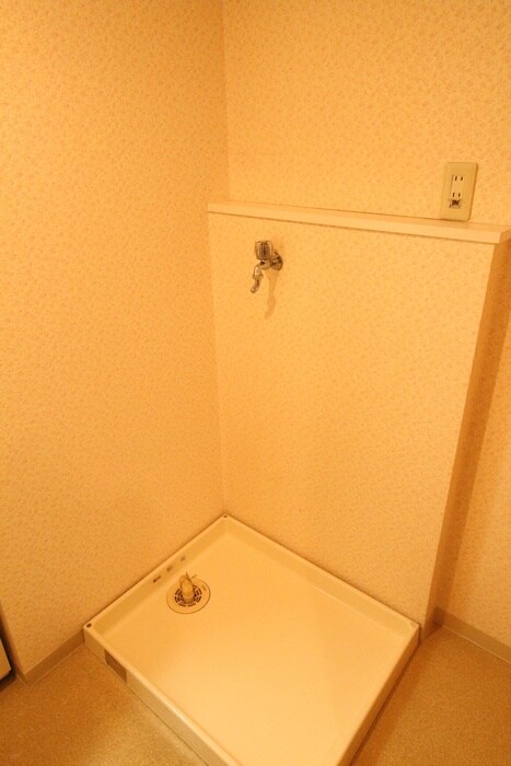 物件内観写真16　(洗濯機置場)