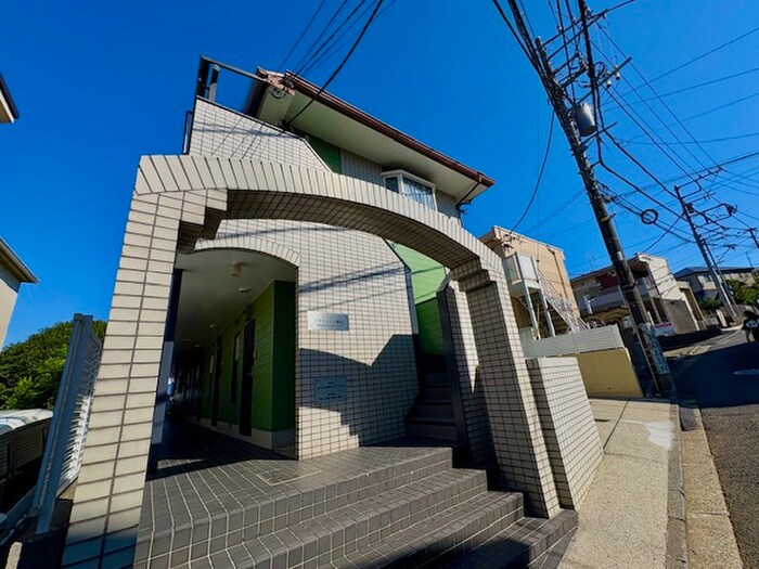 物件外観写真2　(エントランス部分)