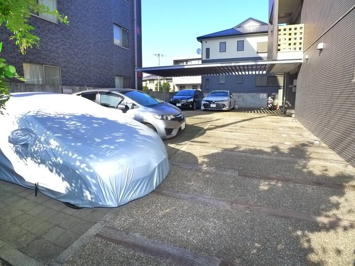物件外観写真6　(駐車場)