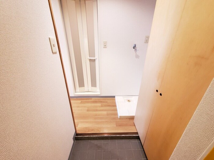 物件内観写真13　(玄関)