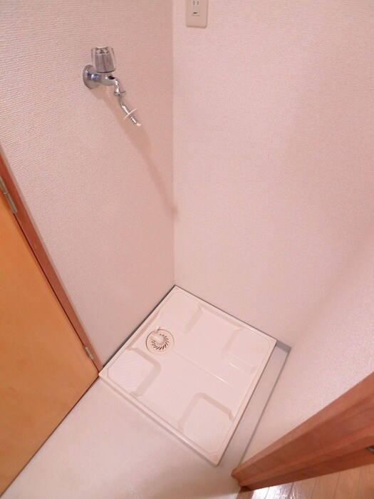 物件内観写真14　(洗濯機置場)