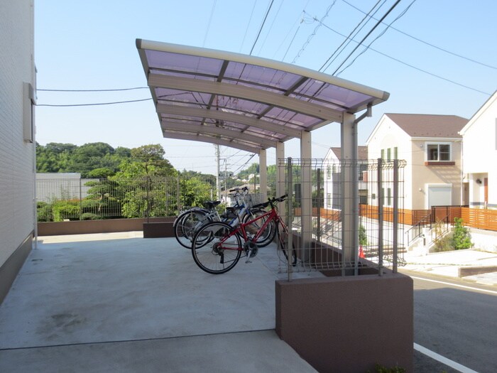 物件外観写真3　(駐輪場)