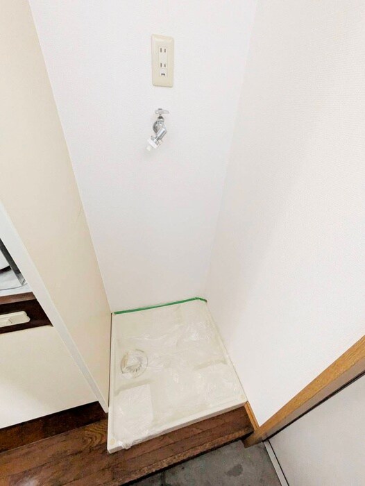 物件内観写真16　(洗濯機置場)