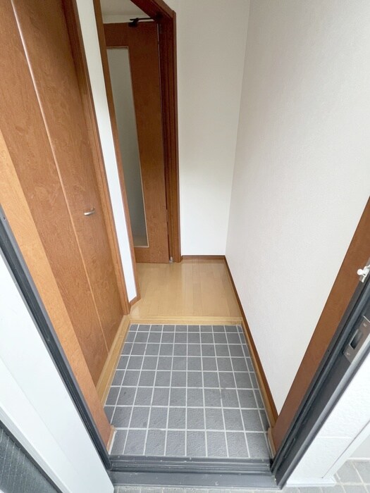 物件内観写真16　(玄関)