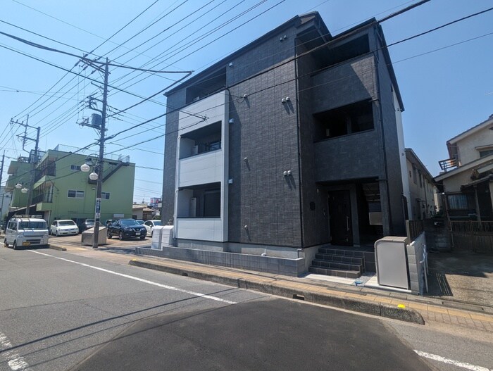 物件外観写真4　(エントランス部分)