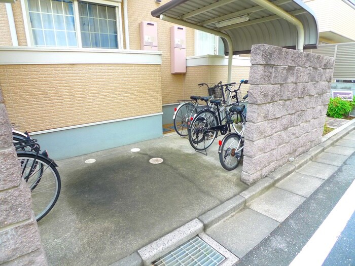 物件外観写真6　(駐輪場)