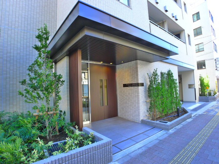 物件外観写真3　(エントランス部分)