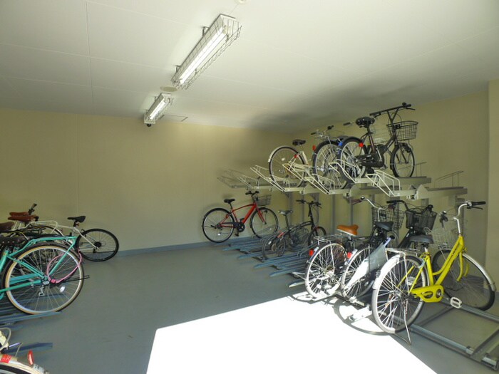 物件外観写真5　(駐輪場)