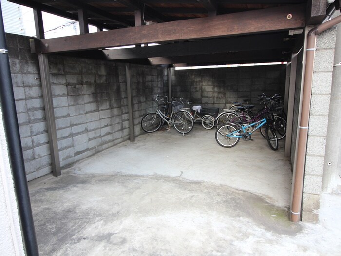 物件外観写真6　(駐輪場)