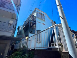 フラット三春台外観写真