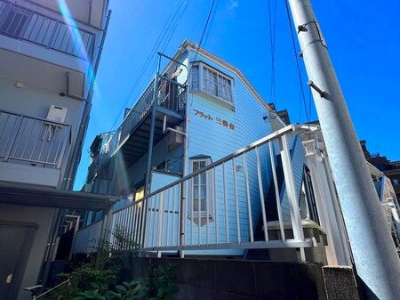 フラット三春台外観写真