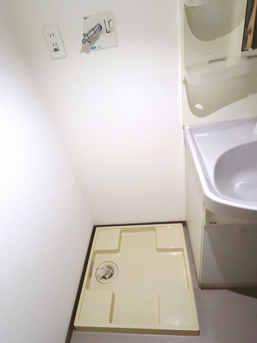 物件内観写真13　(洗濯機置場)