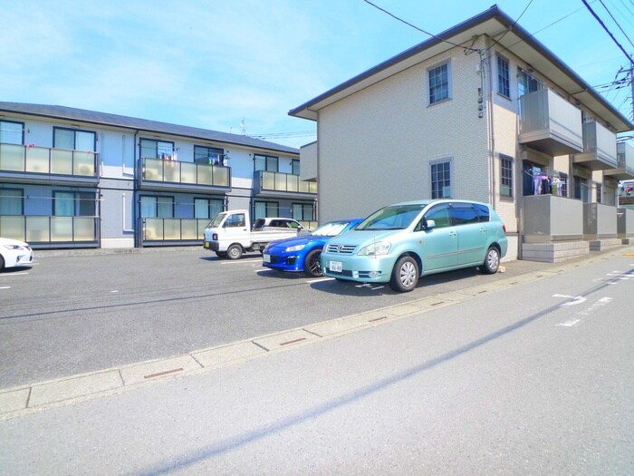 物件外観写真3　(駐車場)