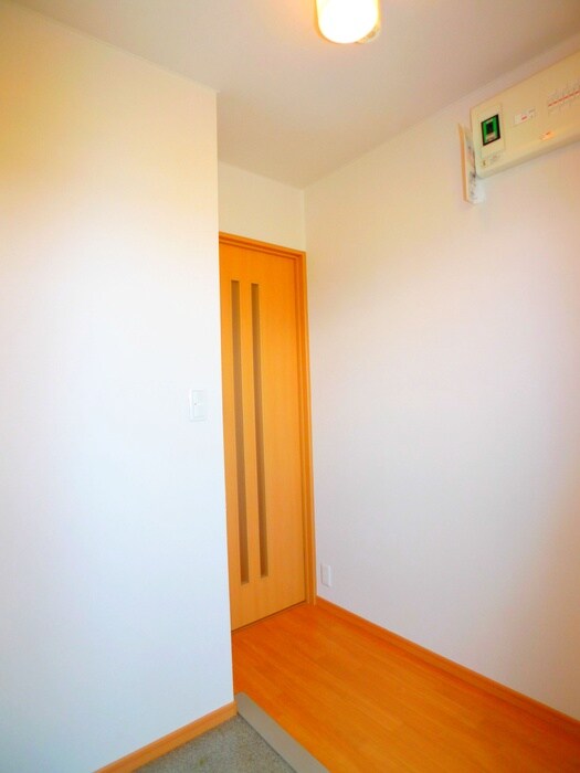 物件内観写真16　(玄関)
