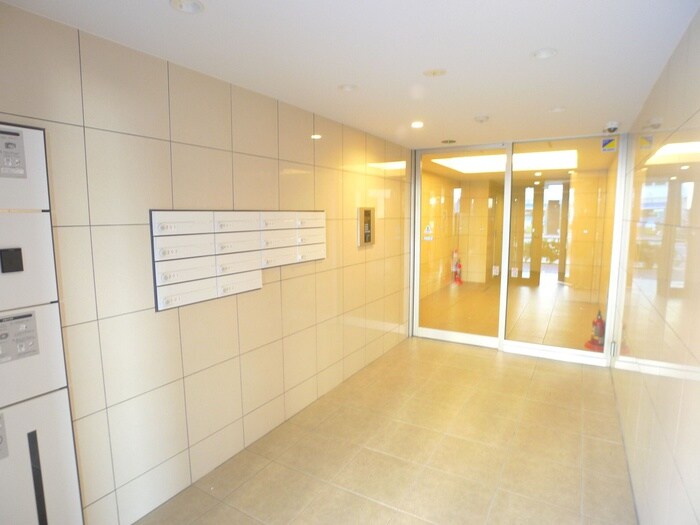 物件外観写真4　(エントランス部分)