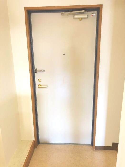 物件内観写真7　(玄関)