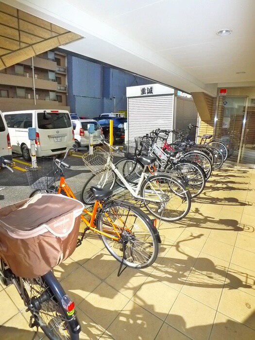 物件外観写真5　(駐輪場)