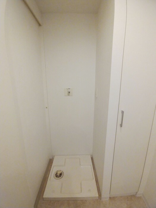 物件内観写真16　(洗濯機置場)