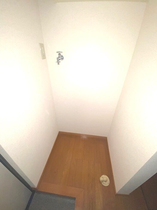 物件内観写真15　(洗濯機置場)