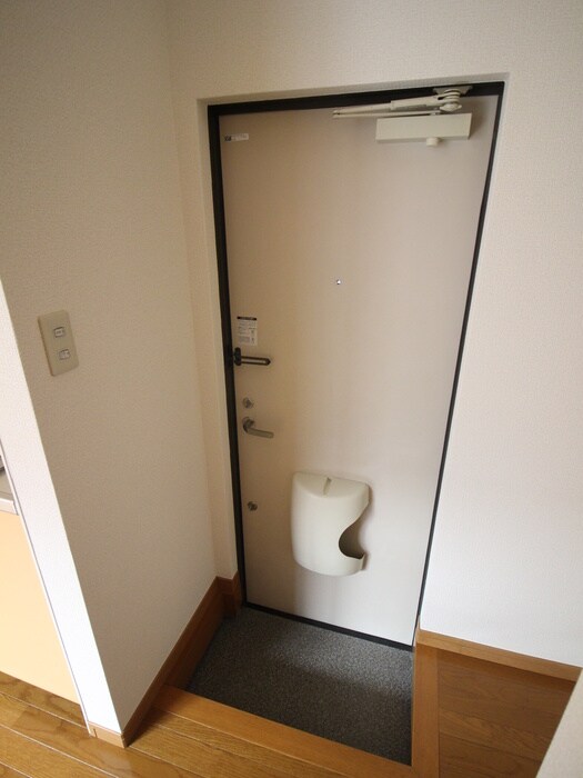 物件内観写真18　(玄関)