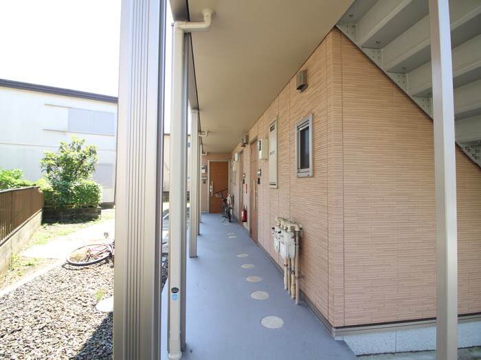 物件外観写真4　(エントランス部分)