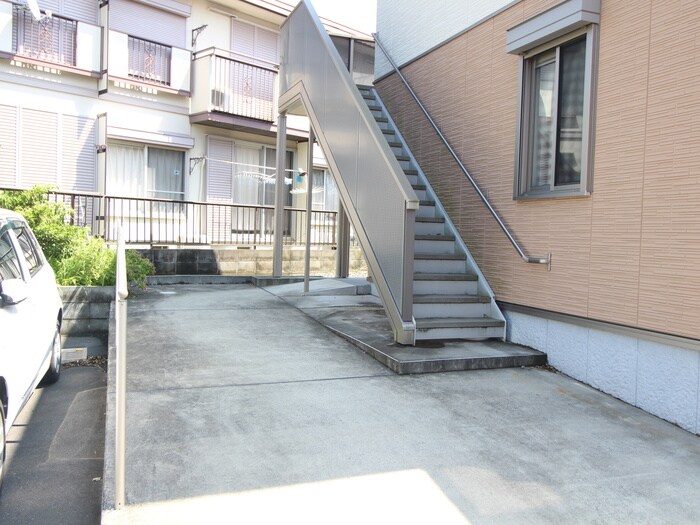 物件外観写真5　(エントランス部分)