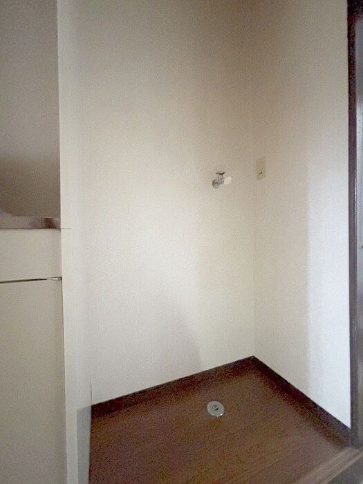 物件内観写真13　(洗濯機置場)
