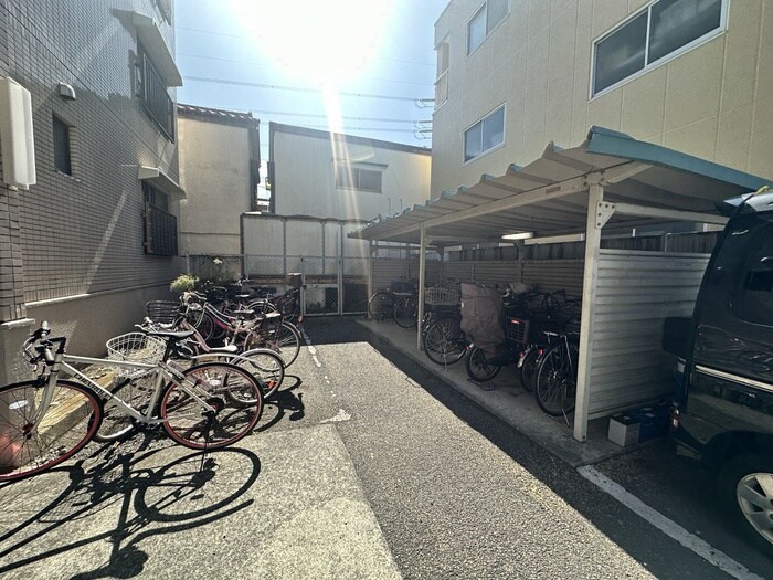 物件外観写真3　(駐輪場)