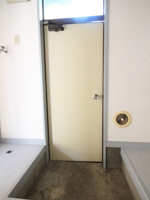 物件内観写真9　(玄関)