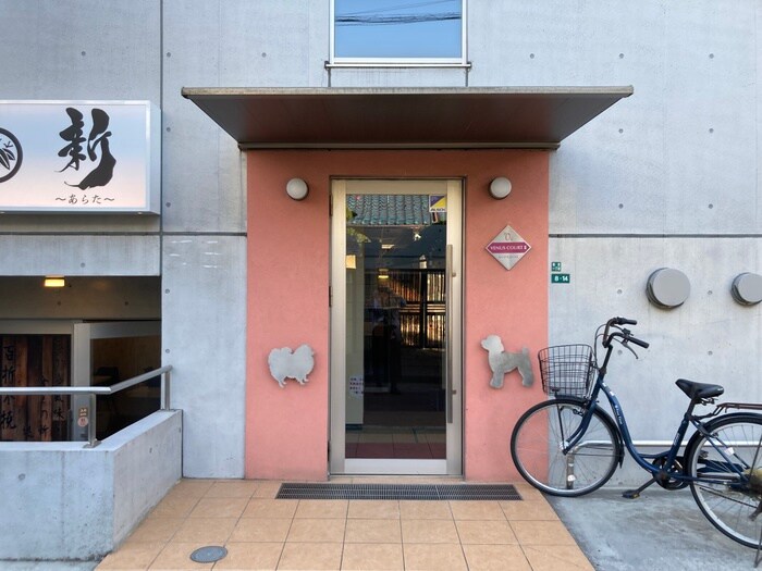 物件外観写真2　(エントランス部分)