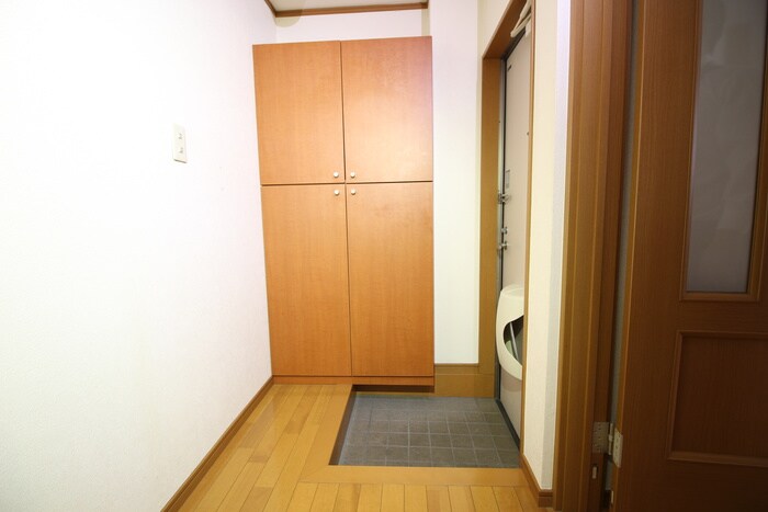 物件内観写真16　(玄関)