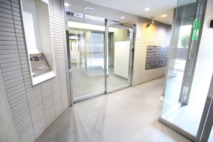 物件外観写真4　(エントランス部分)