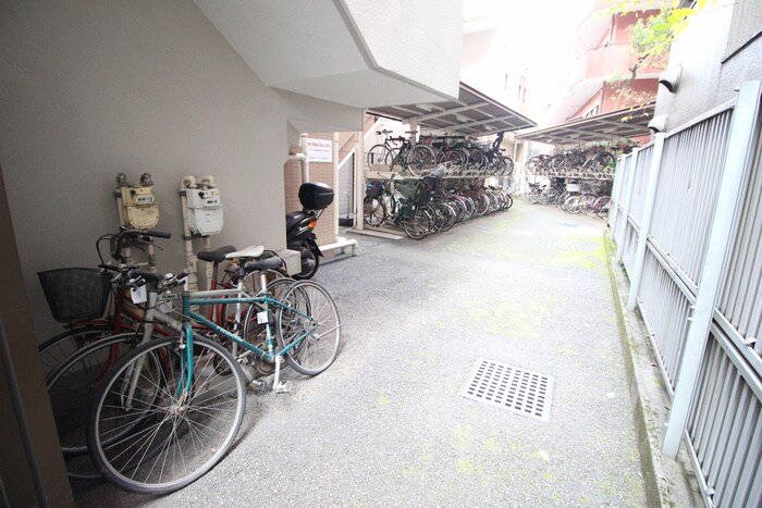 物件外観写真6　(駐輪場)