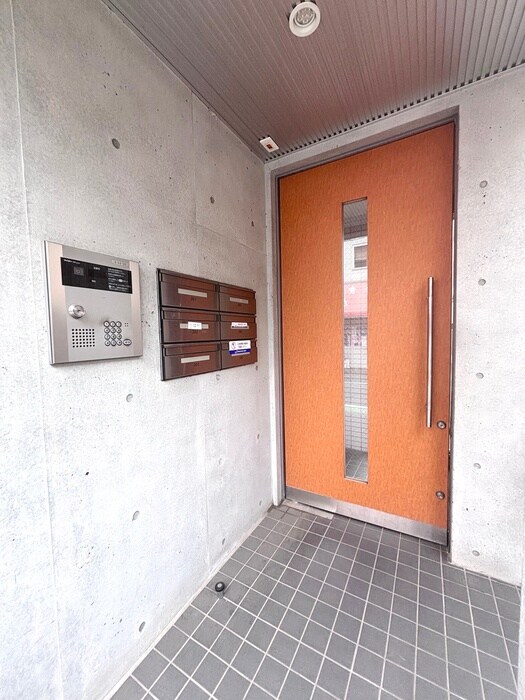 物件外観写真5　(エントランス部分)